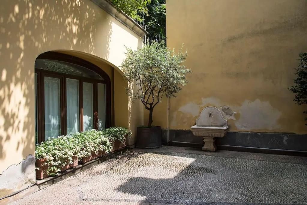 Hidden Retreat - Duomo Apartment Milan Luaran gambar
