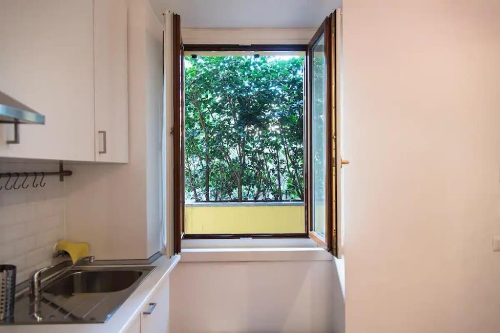 Hidden Retreat - Duomo Apartment Milan Luaran gambar