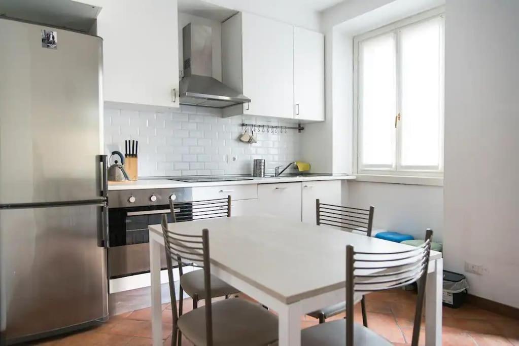 Hidden Retreat - Duomo Apartment Milan Luaran gambar