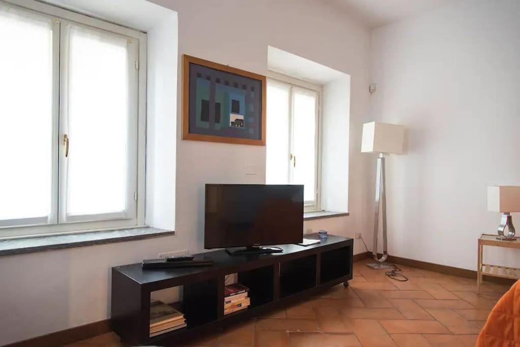 Hidden Retreat - Duomo Apartment Milan Luaran gambar